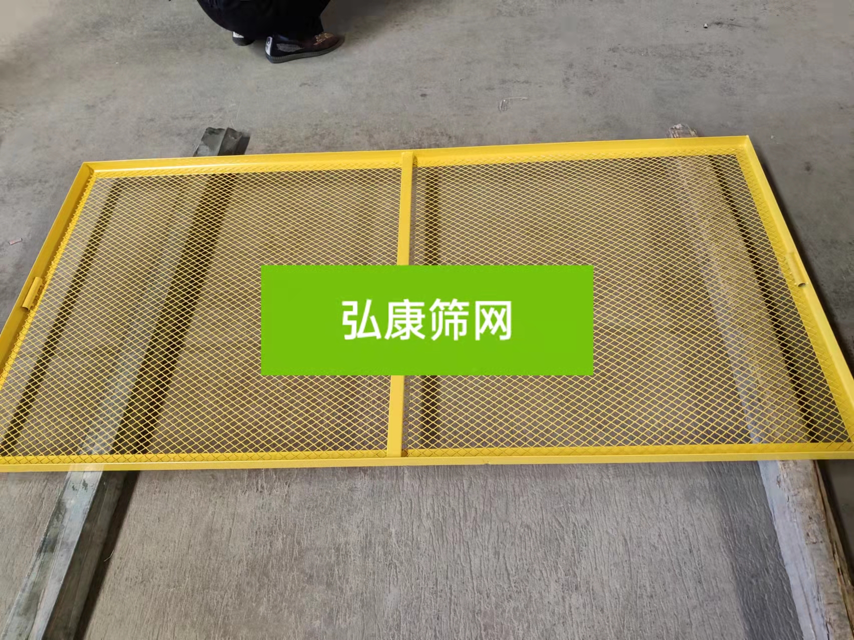 现货角铁钢板网防抛网